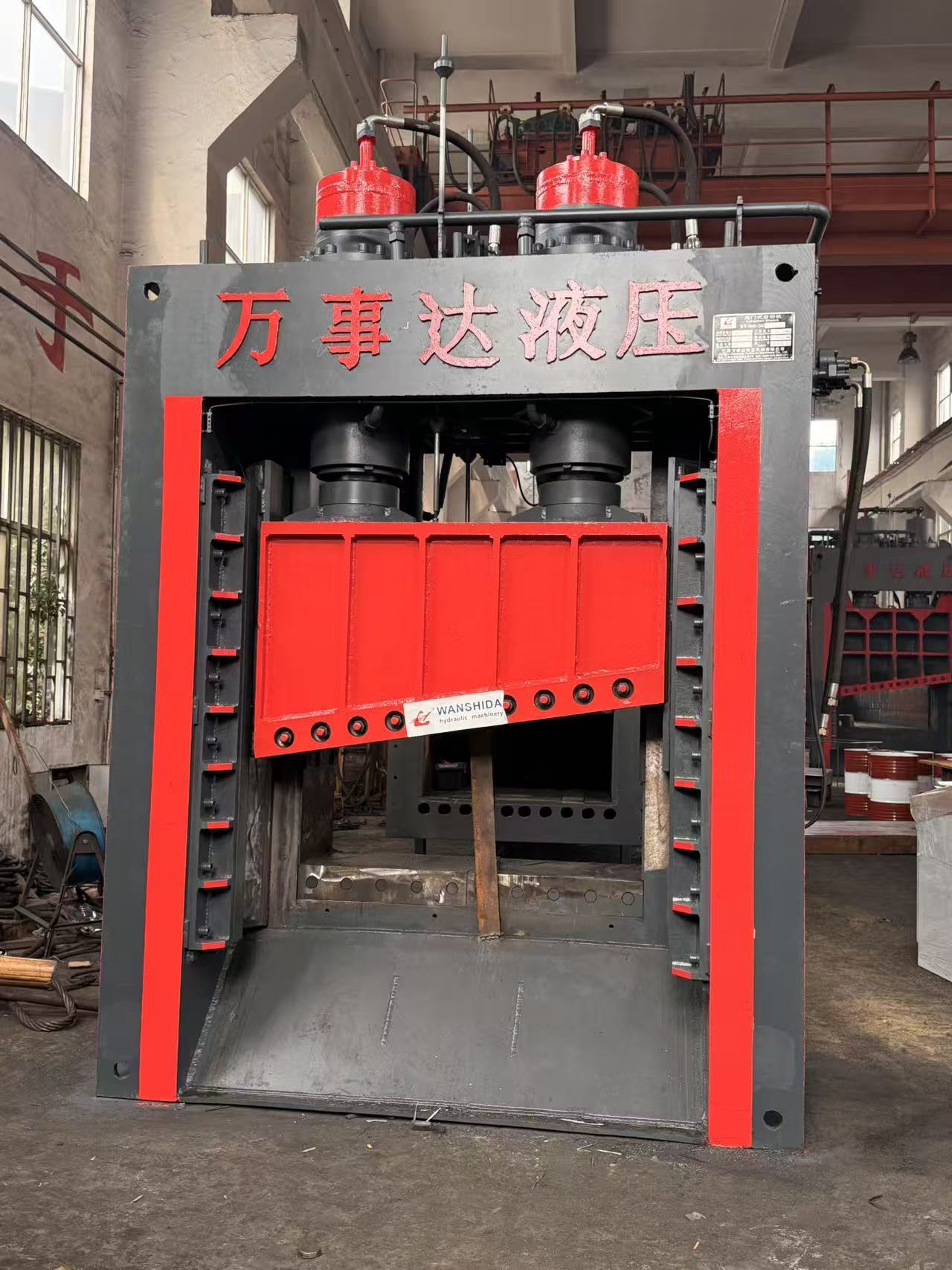 Heavy Duty Hydraulic Gantry Shear 800 Ton With 8000 Mm Feeding Length And 25 MPa Pressure For Scrap Steel Processing