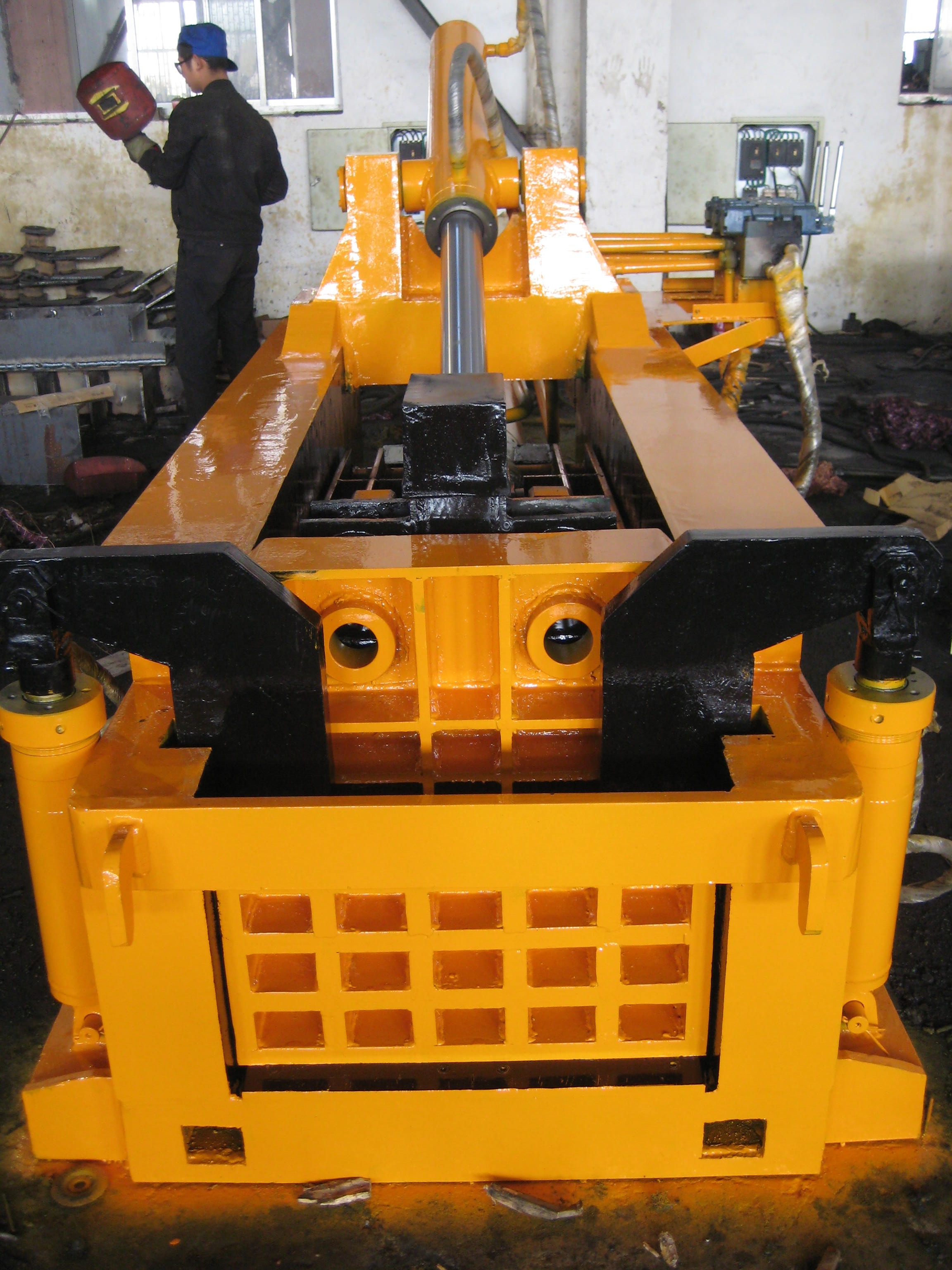 400 Ton Hydraulic Metal Baler with PLC Control 5–7 Tons/Hour Heavy-Duty Scrap Metal Recycling Machine